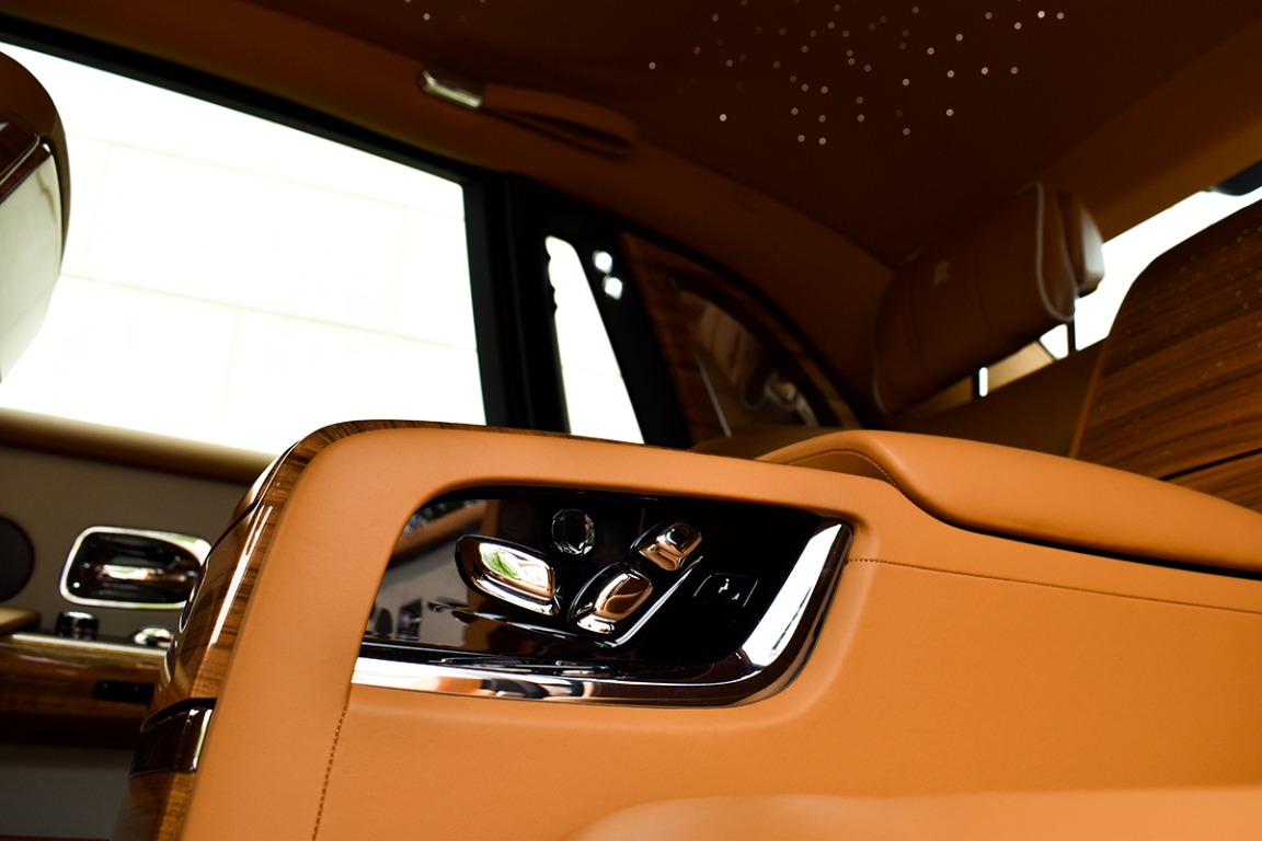 2019 Rolls-Royce Phantom Sedan Image 10