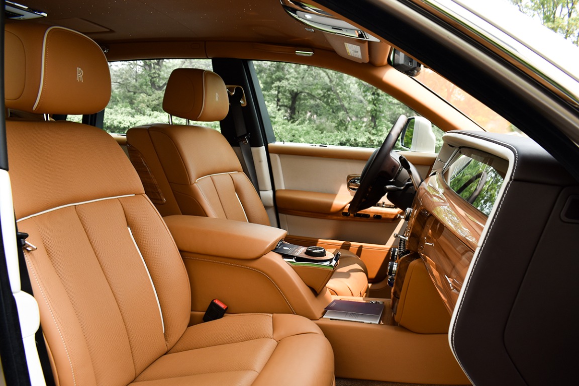 2019 Rolls-Royce Phantom Sedan Image 11