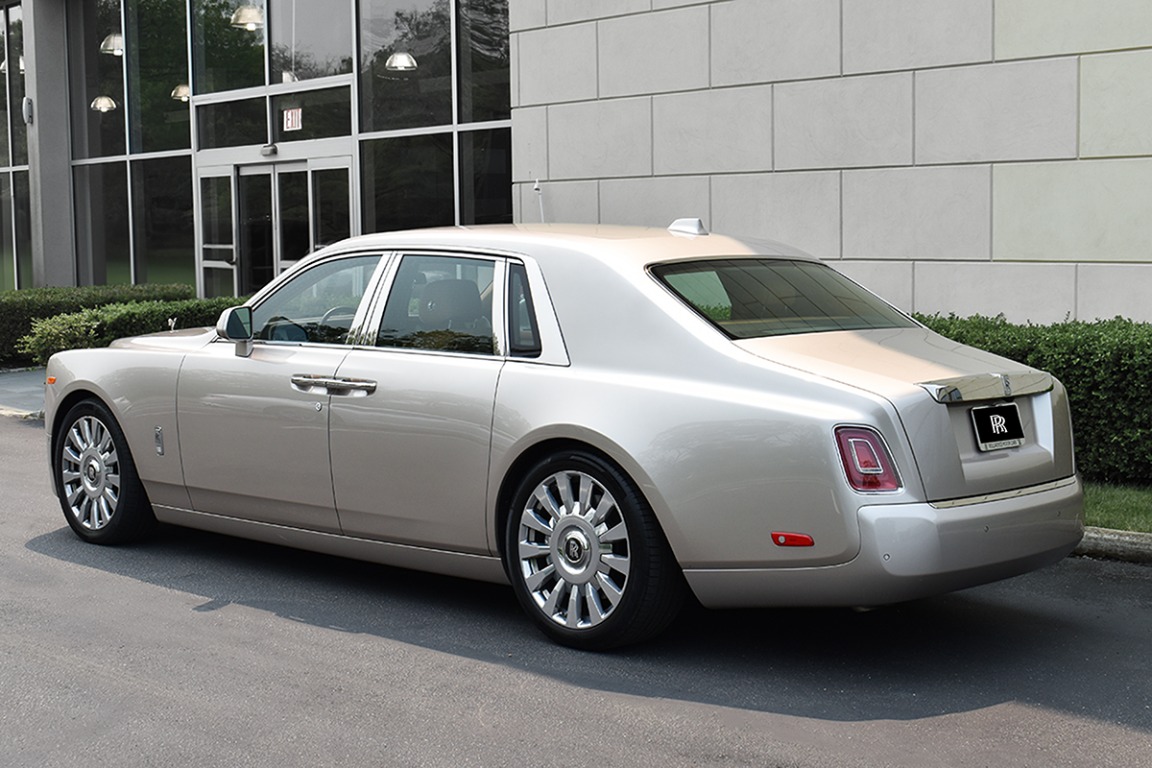 2019 Rolls-Royce Phantom Sedan Image 2