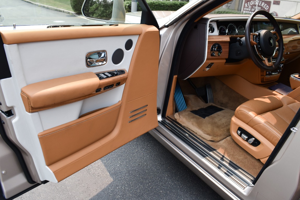 2019 Rolls-Royce Phantom Sedan Image 4