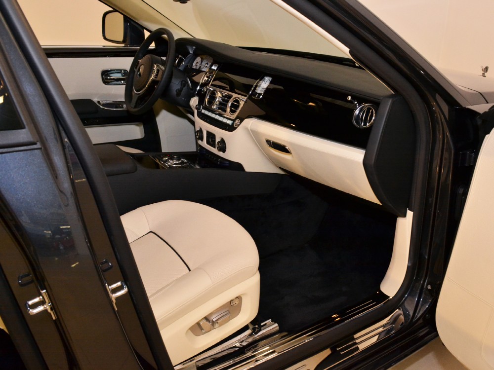 2011 Rolls-Royce Ghost Image 15