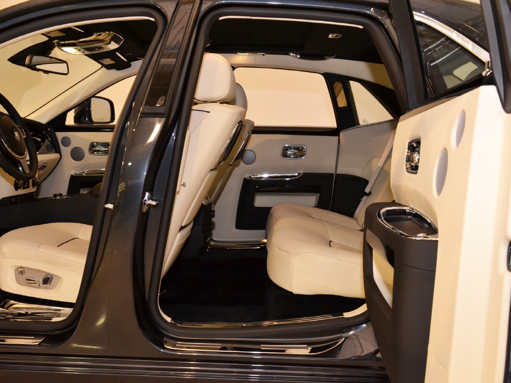 2011 Rolls-Royce Ghost Image 17
