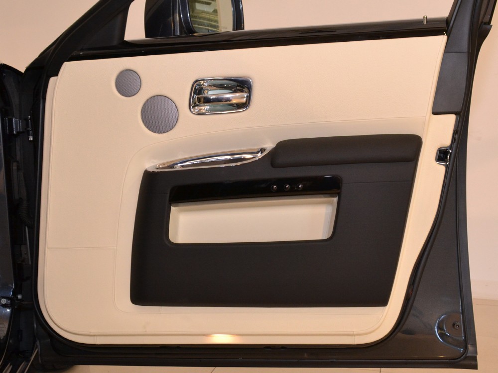 2011 Rolls-Royce Ghost Image 25