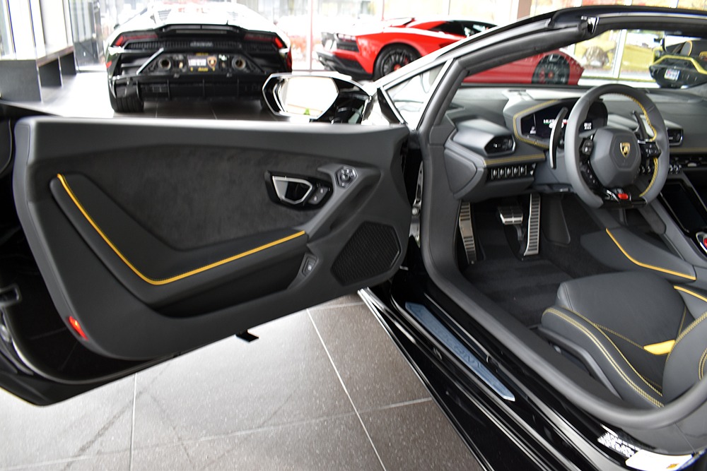 2020 Lamborghini Huracan Image 8