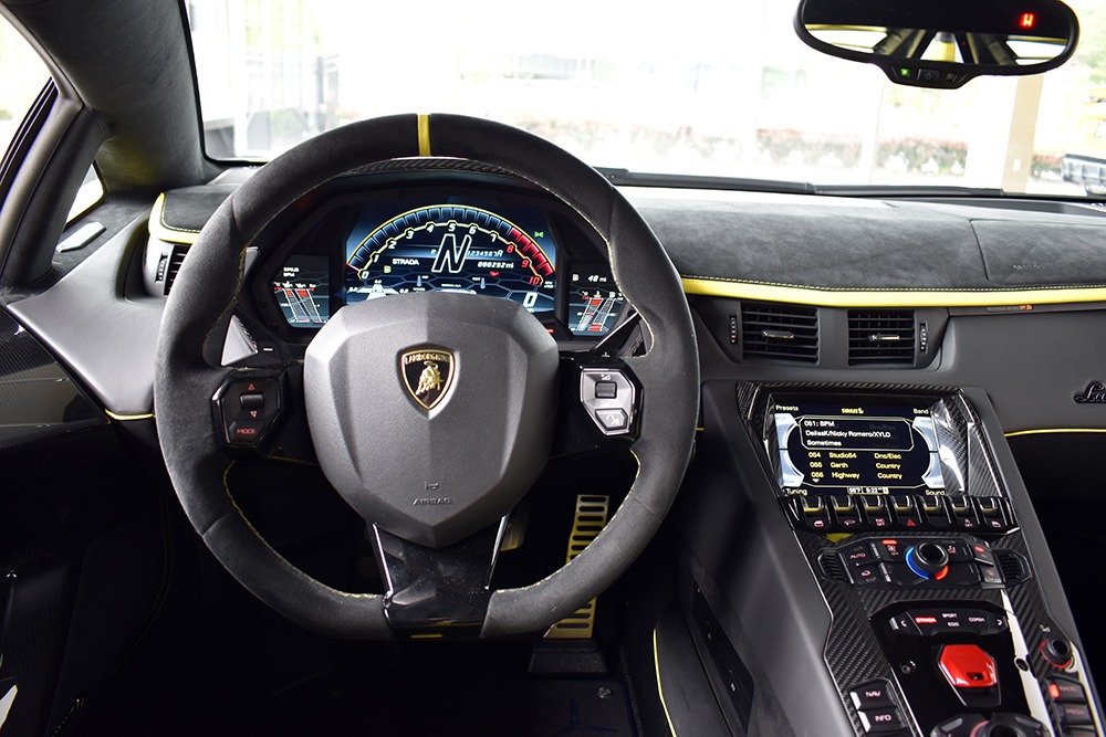 2019 Lamborghini Aventador Image 10