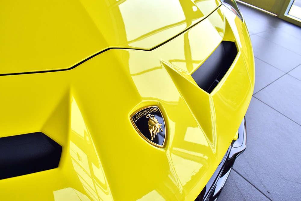 2019 Lamborghini Aventador Image 16