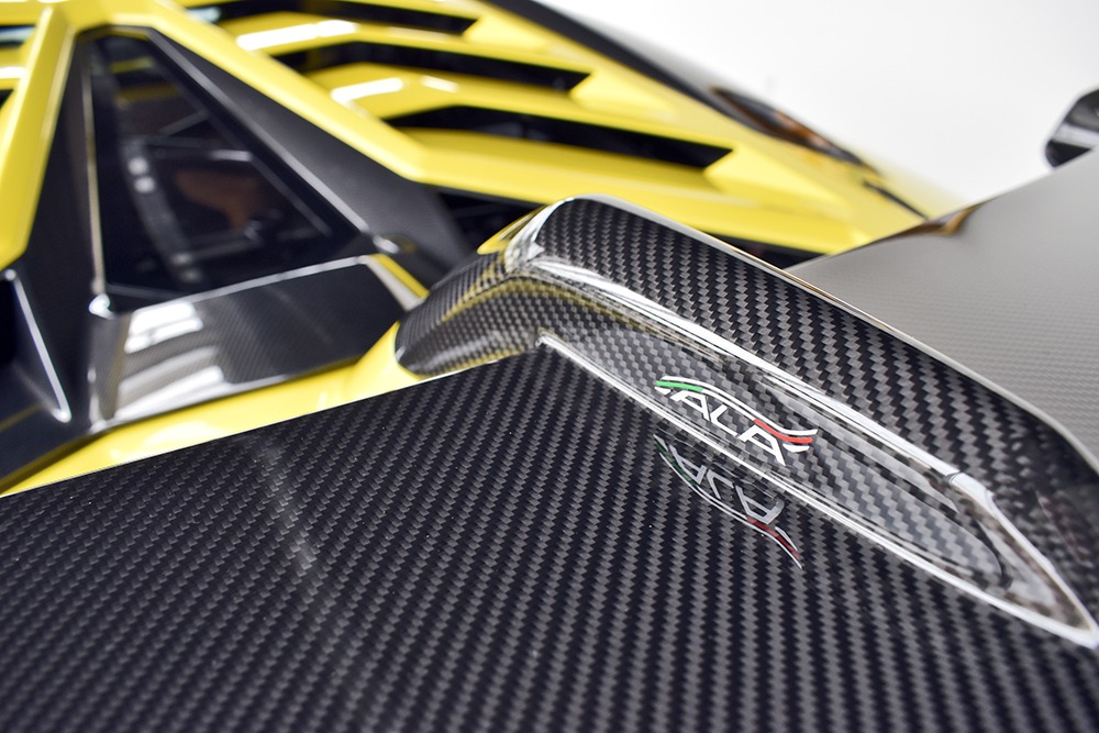 2019 Lamborghini Aventador Image 17