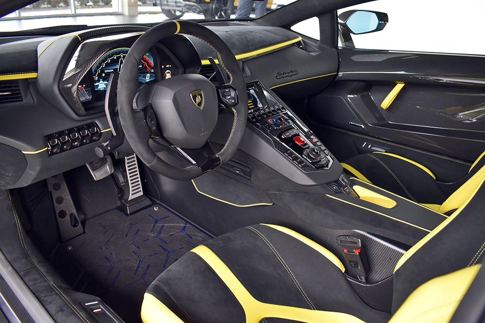 2019 Lamborghini Aventador Image 3