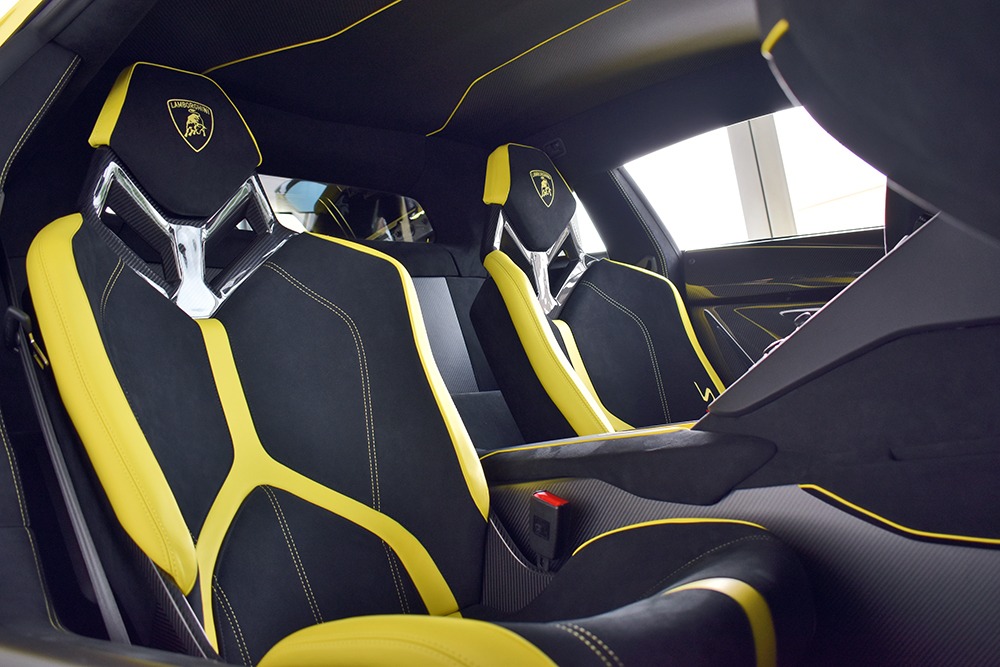 2019 Lamborghini Aventador Image 4