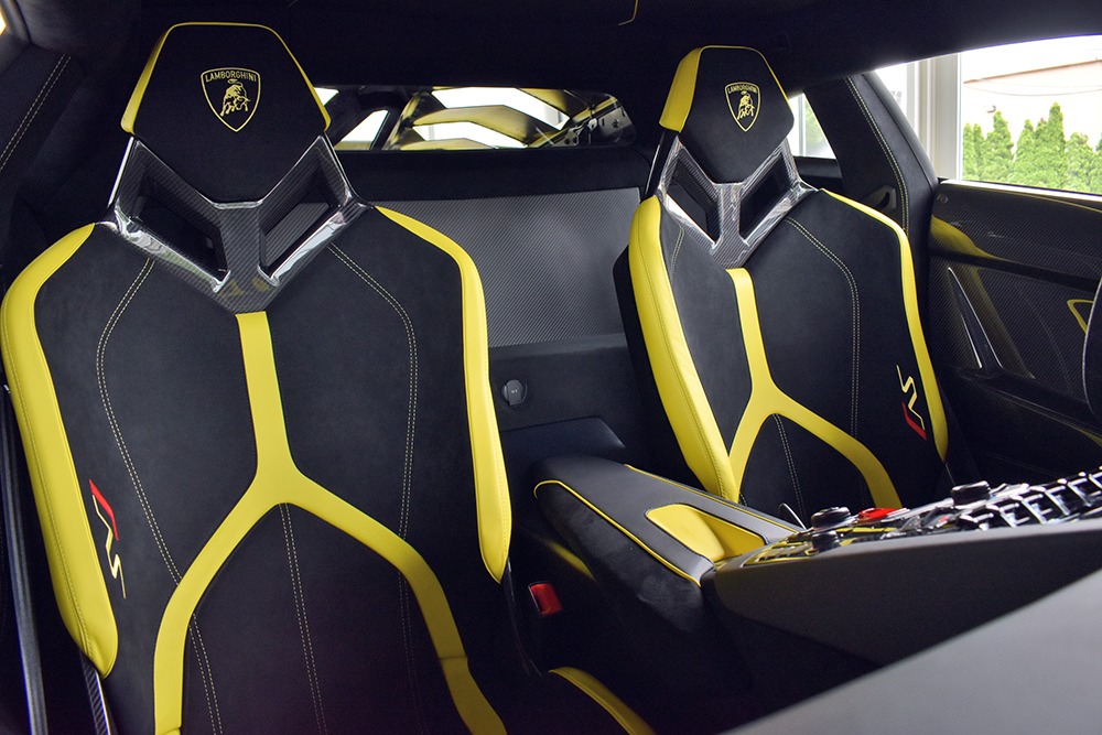2019 Lamborghini Aventador Image 8