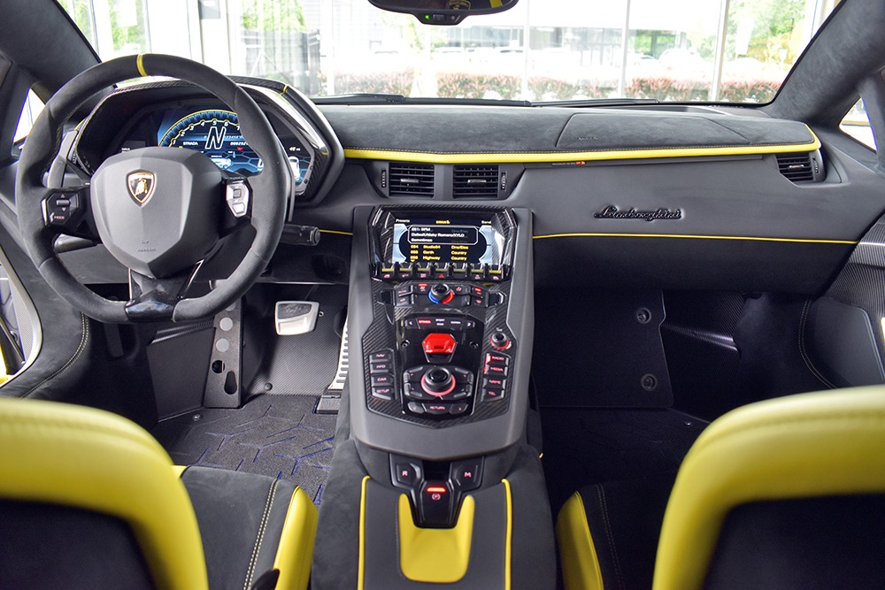 2019 Lamborghini Aventador Image 9