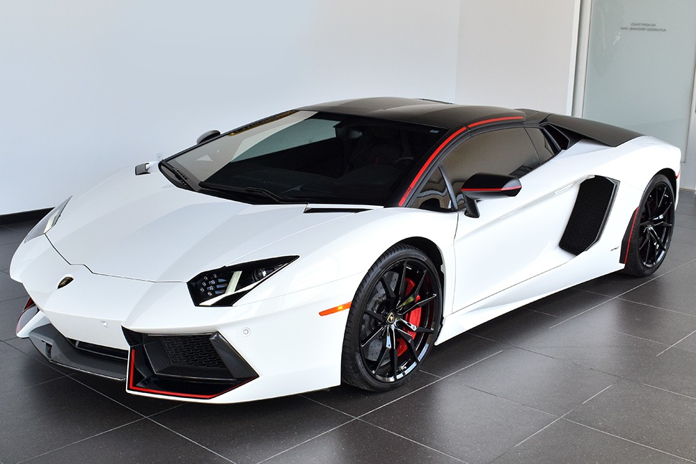 2016 Lamborghini Aventador Image 2
