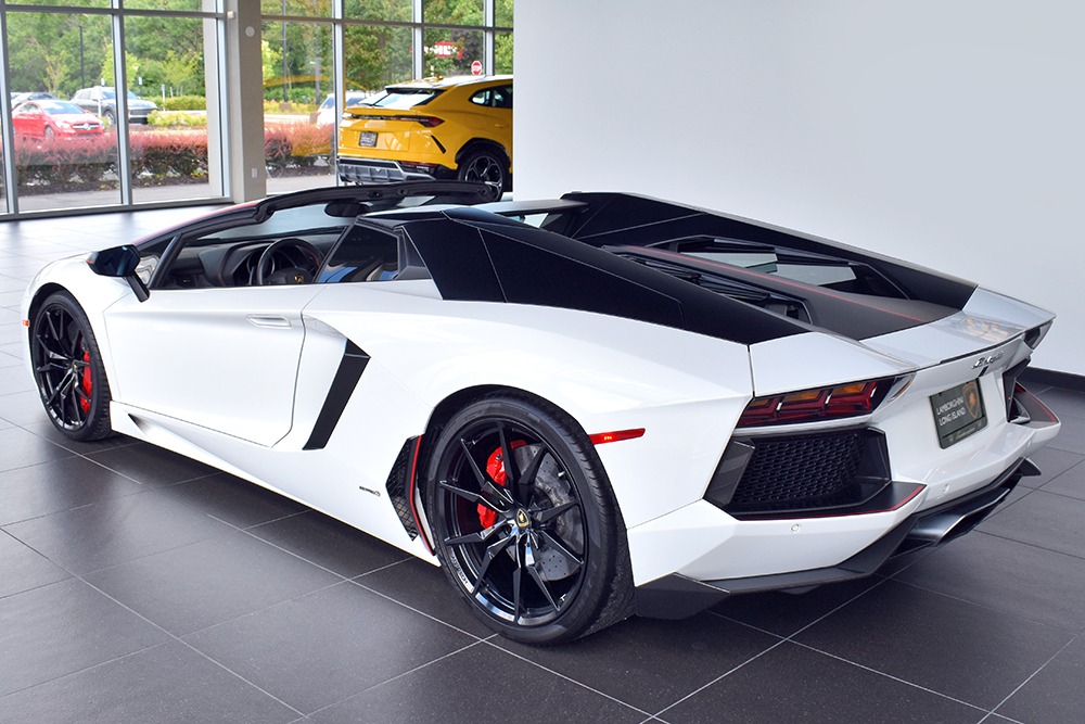 2016 Lamborghini Aventador Image 3