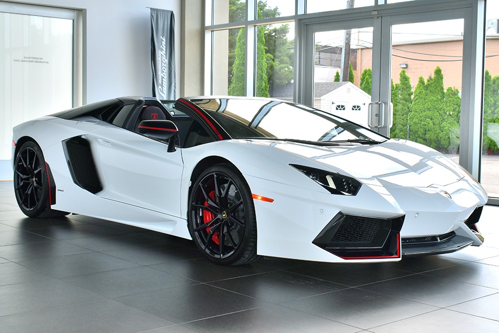 2016 Lamborghini Aventador Image 8
