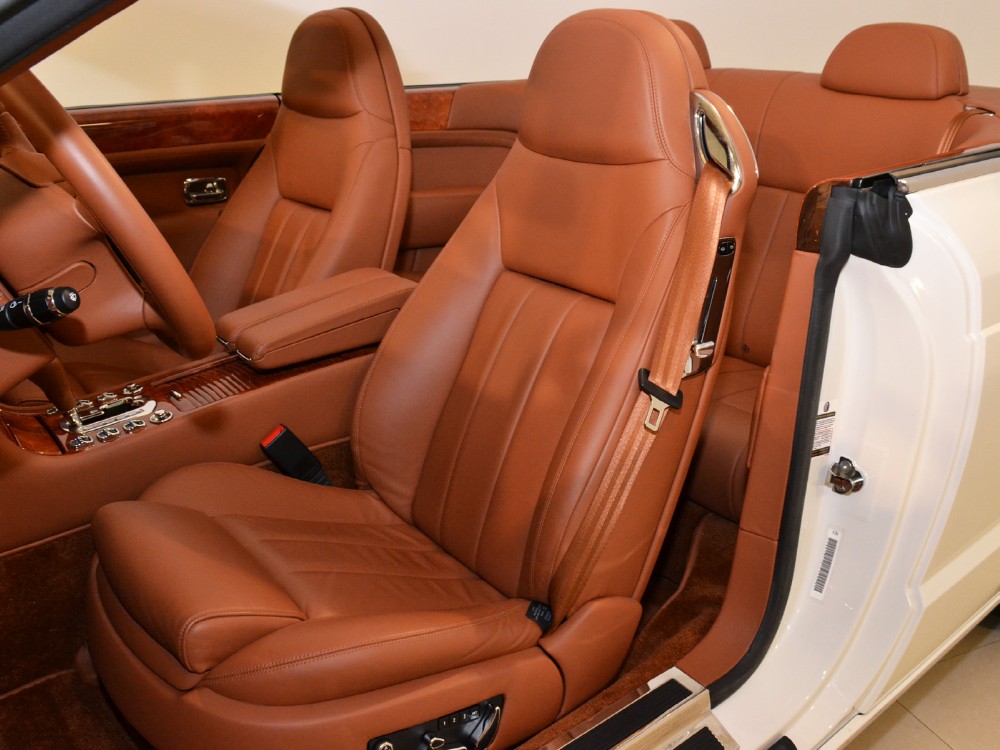 2007 Bentley Azure Image 19