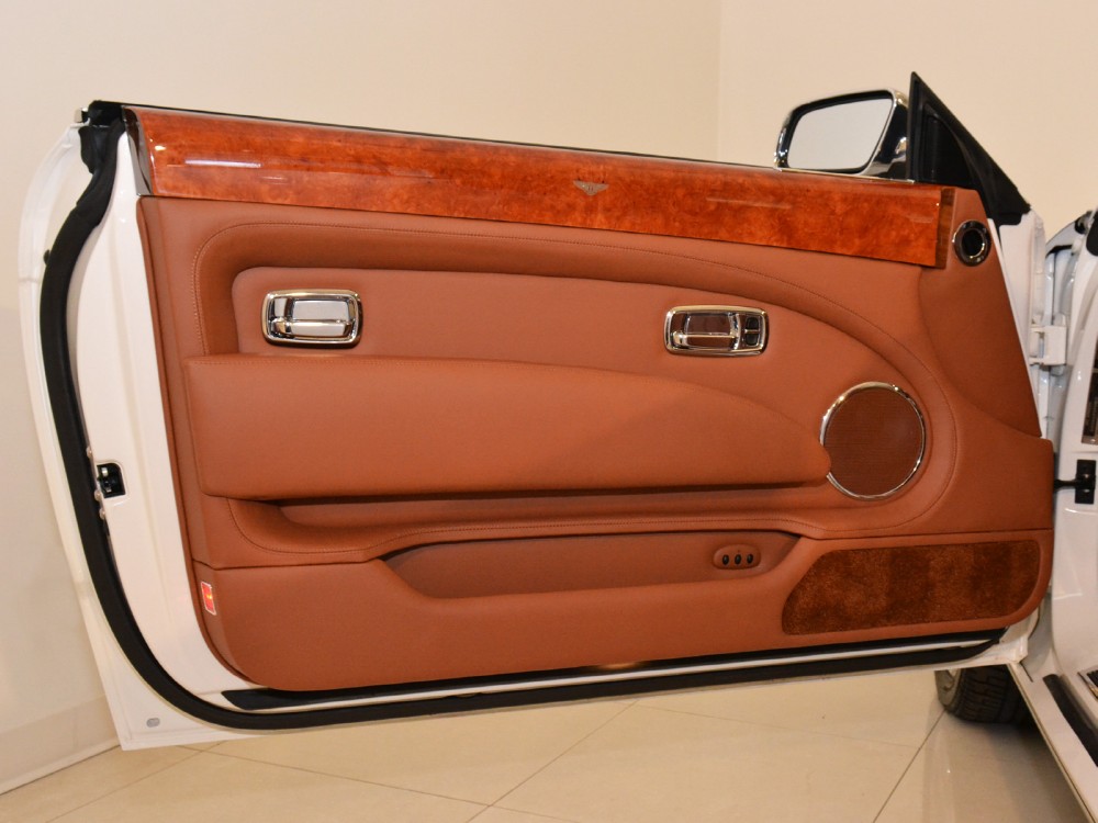 2007 Bentley Azure Image 23