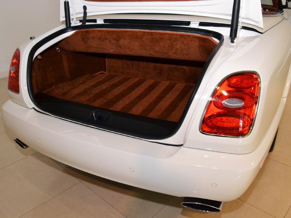 2007 Bentley Azure Image 26