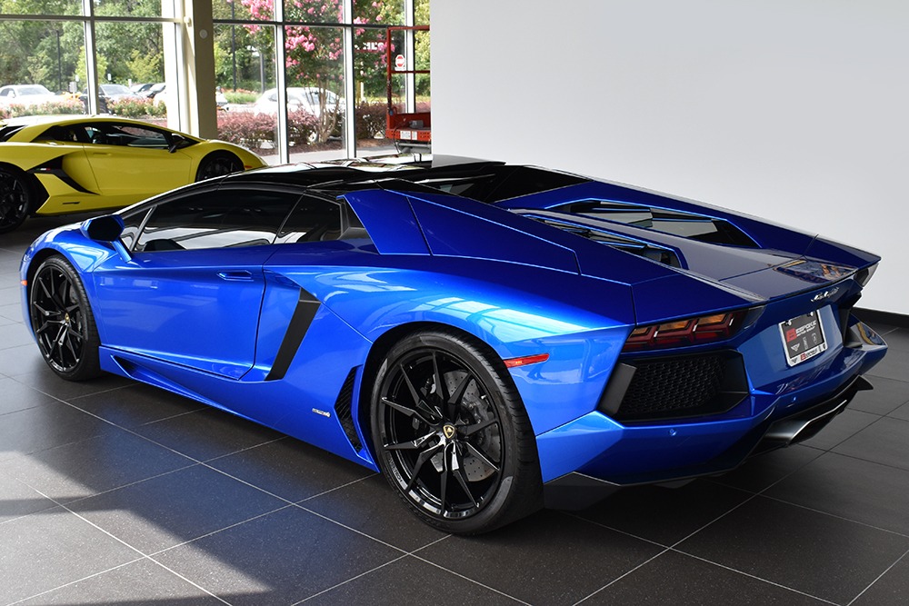 2016 Lamborghini Aventador Image 12