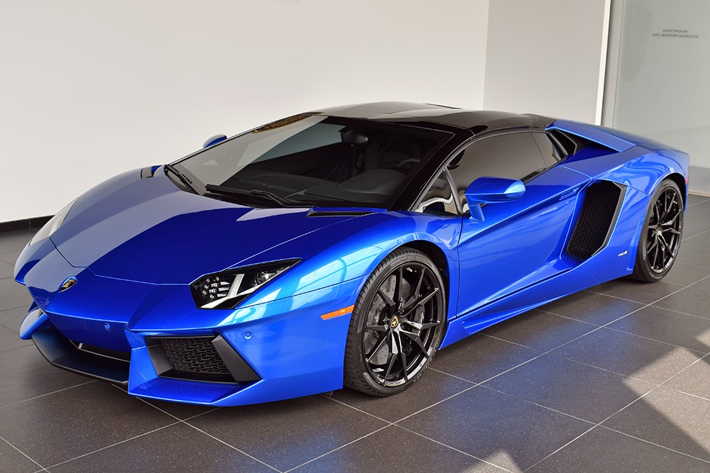 2016 Lamborghini Aventador Image 2