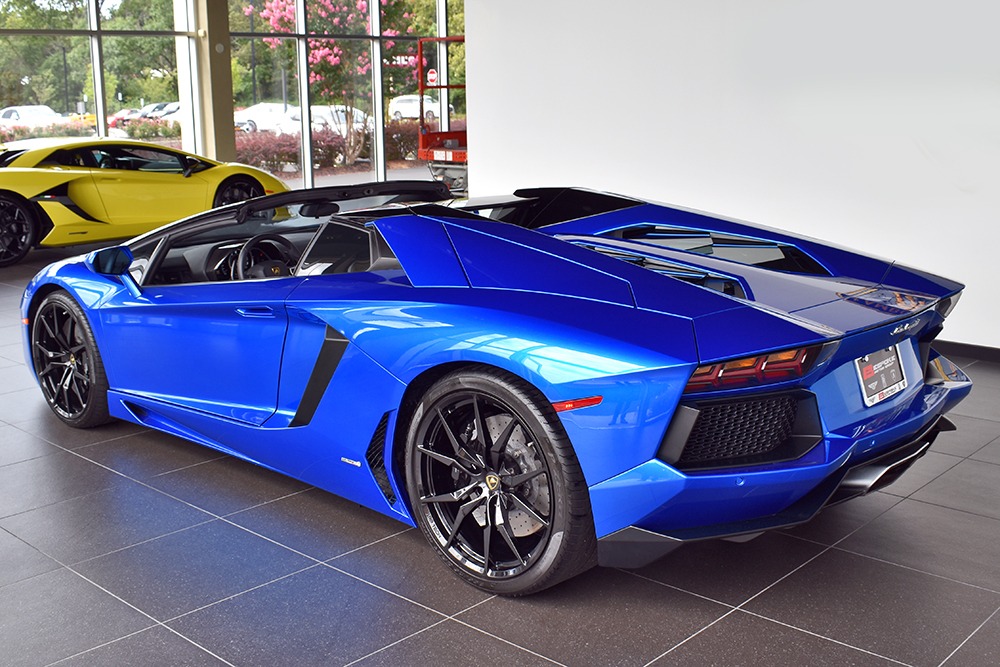 2016 Lamborghini Aventador Image 3