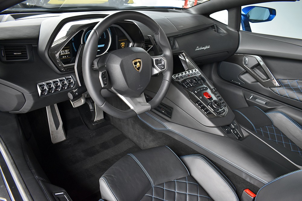 2016 Lamborghini Aventador Image 4