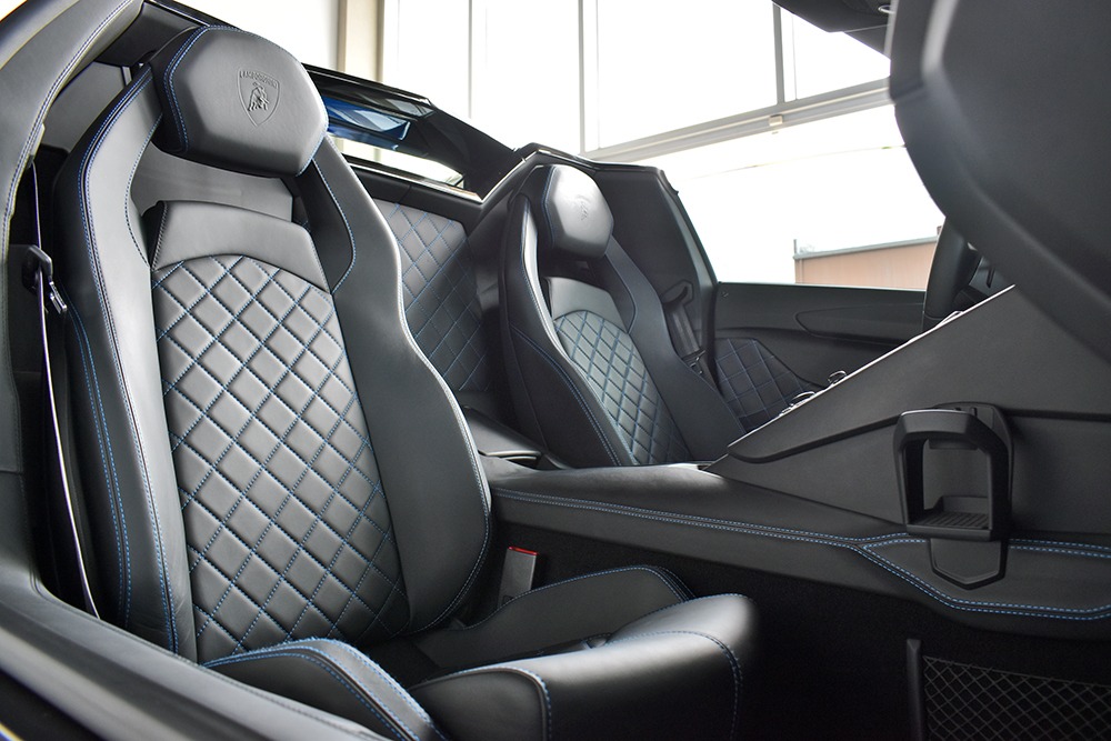 2016 Lamborghini Aventador Image 6