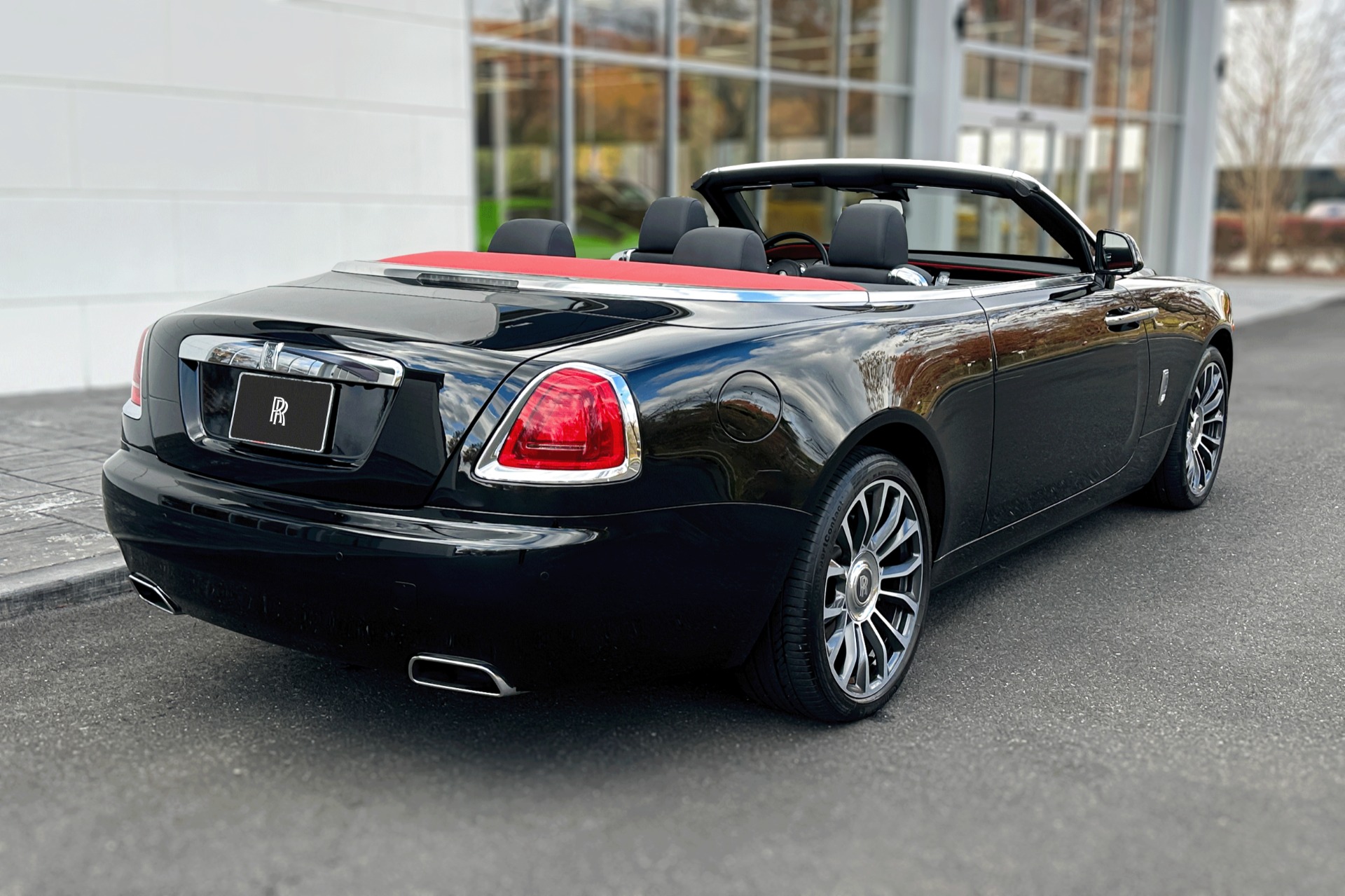 2020 Rolls-Royce Dawn Image 2