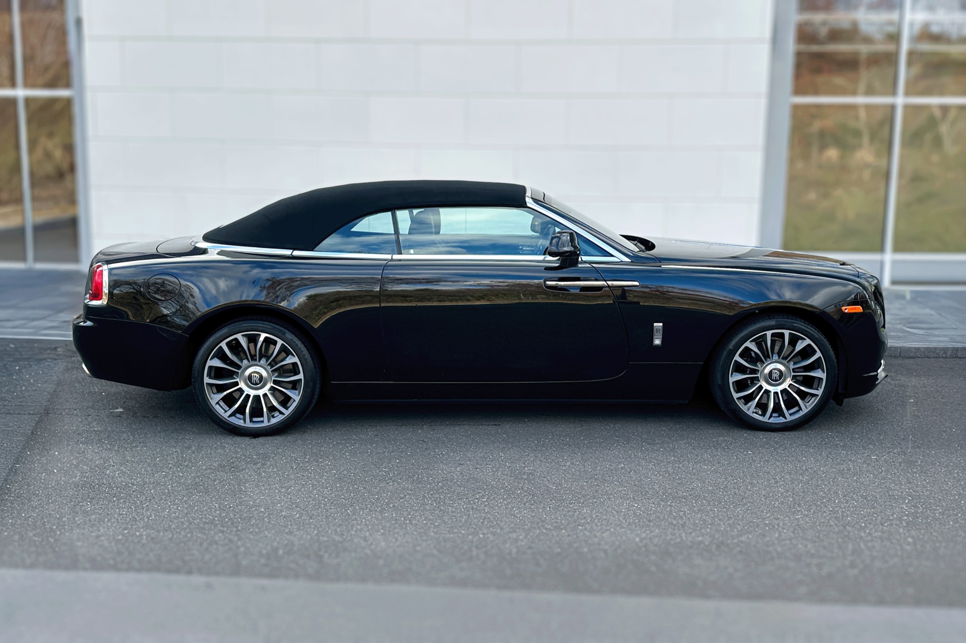 2020 Rolls-Royce Dawn Image 3
