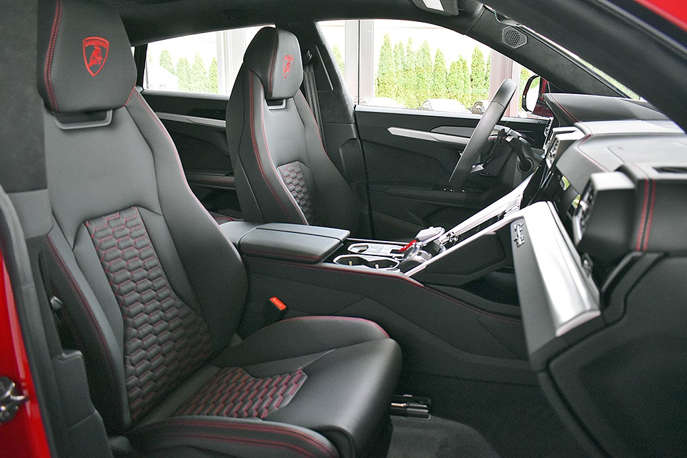 2020 Lamborghini Urus Image 4