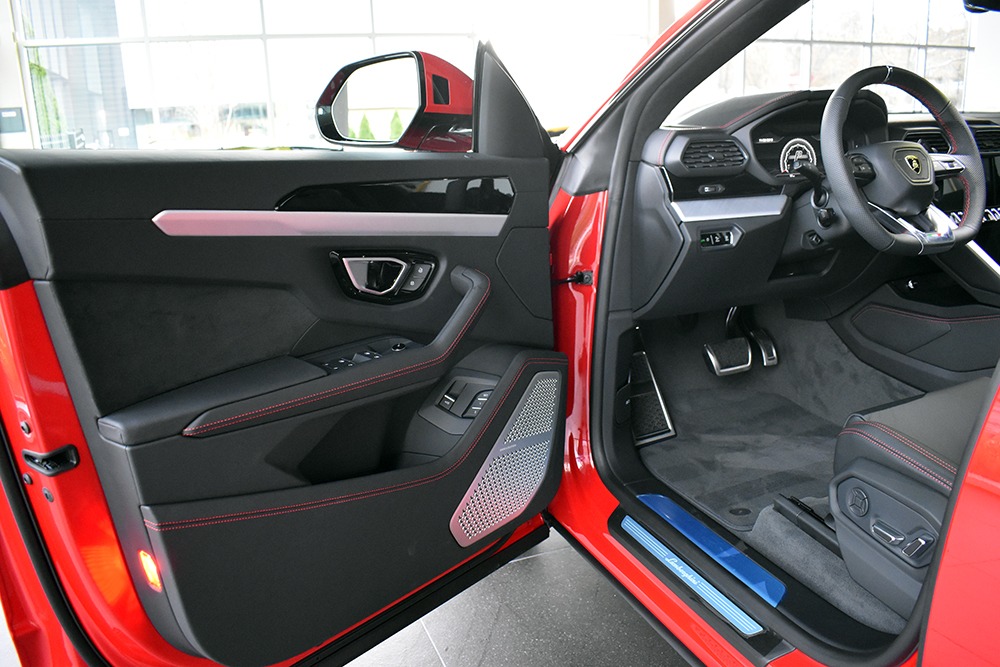 2020 Lamborghini Urus Image 6