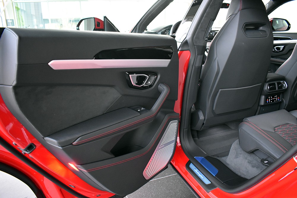 2020 Lamborghini Urus Image 9