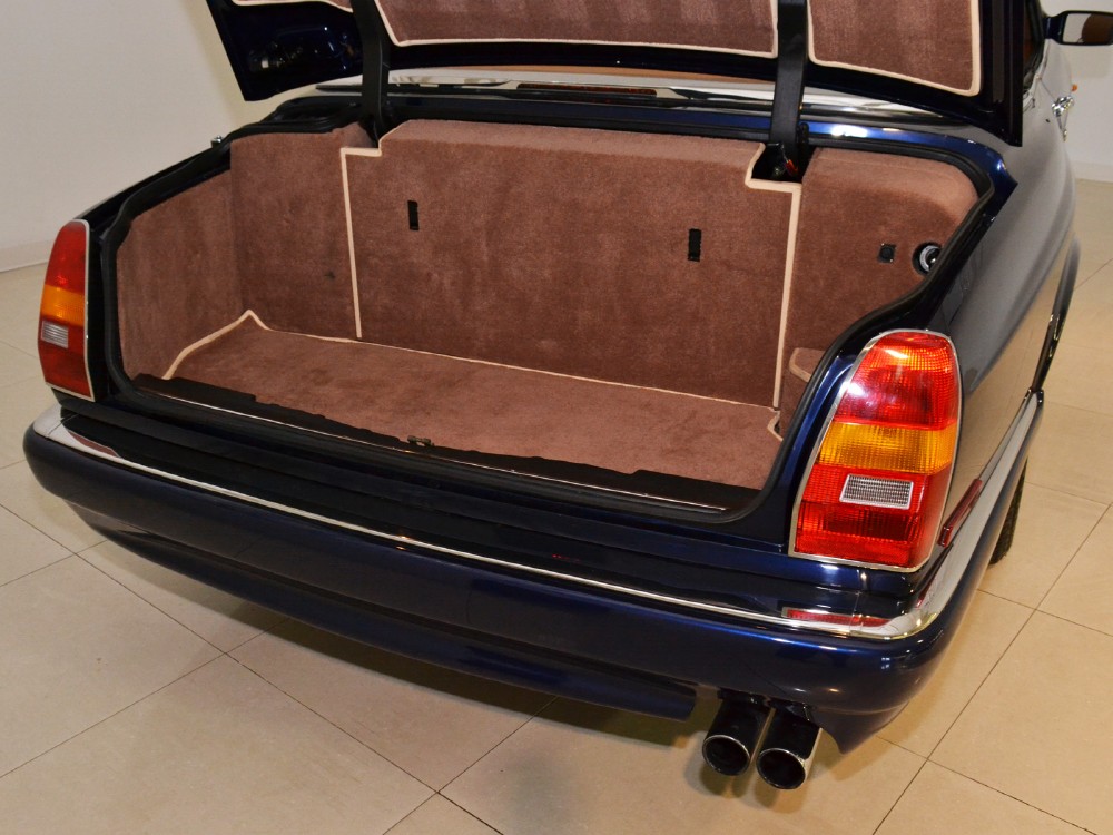 2000 Bentley Azure Image 28