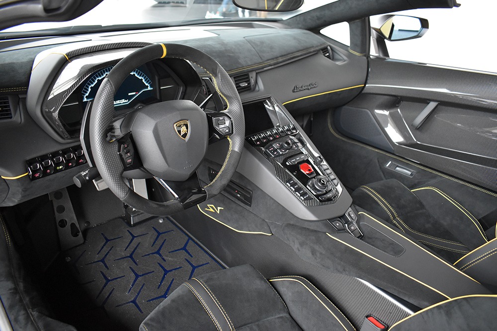 2017 Lamborghini Aventador Image 3