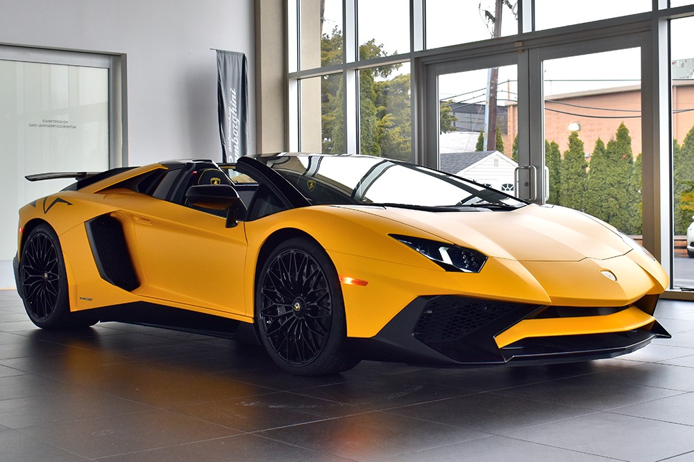2017 Lamborghini Aventador Image 8
