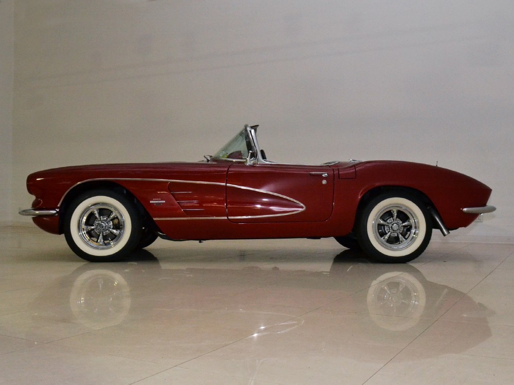 1961 Chevrolet Corvette Image 10