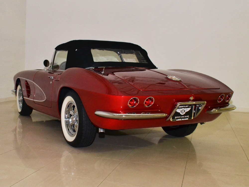 1961 Chevrolet Corvette Image 14