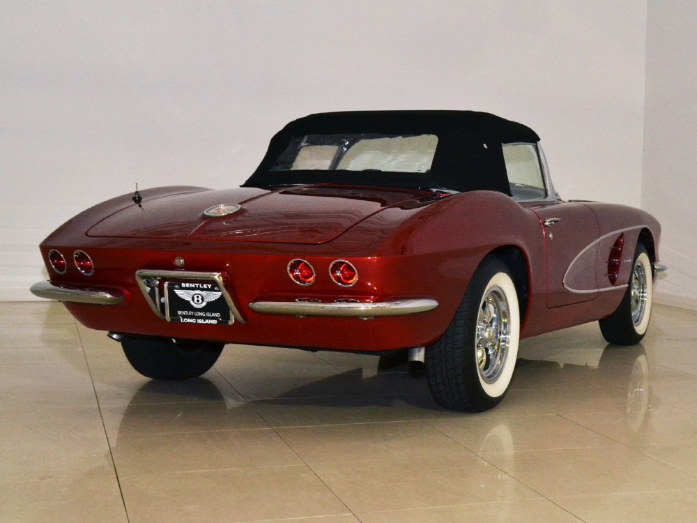 1961 Chevrolet Corvette Image 16