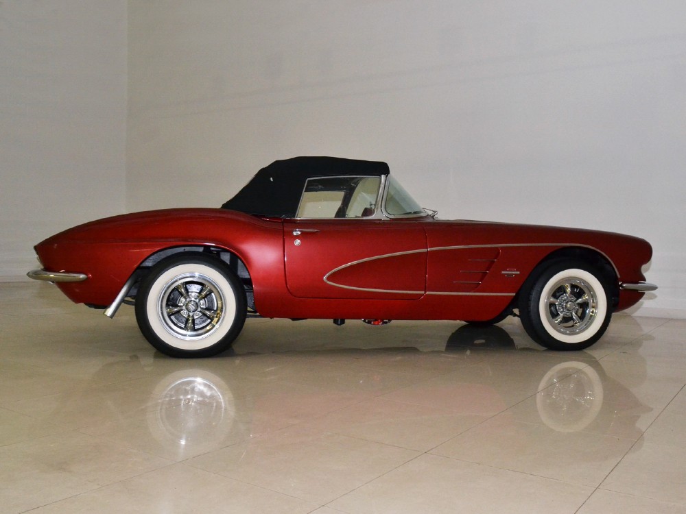 1961 Chevrolet Corvette Image 17