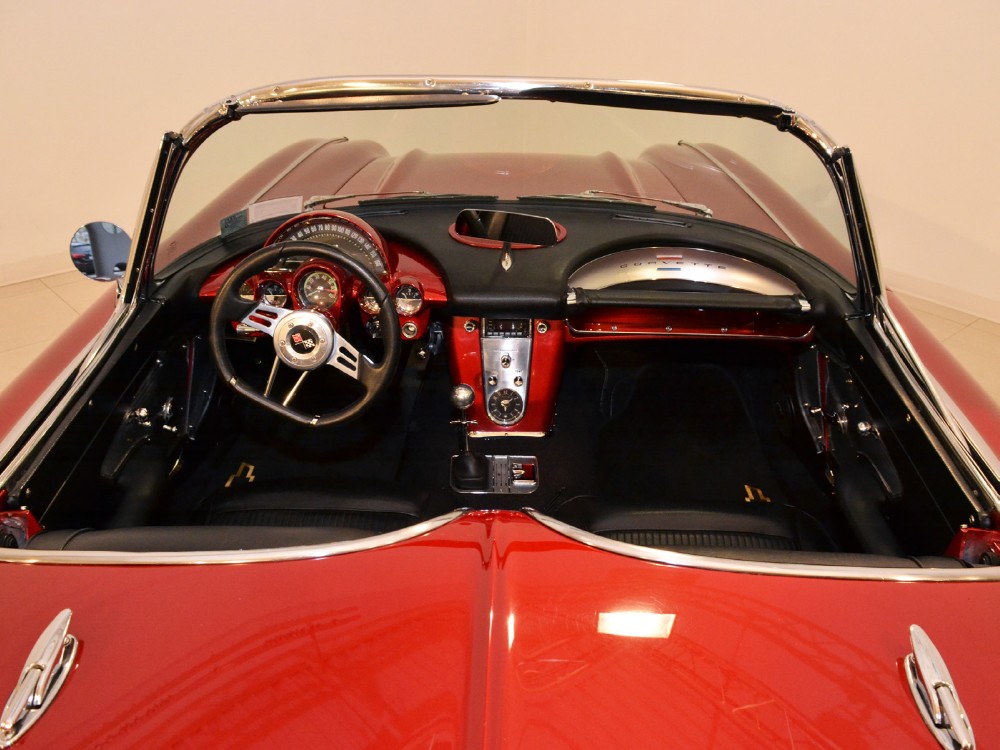 1961 Chevrolet Corvette Image 28
