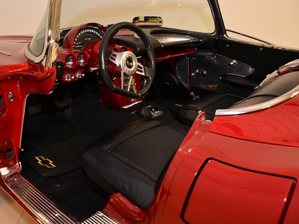1961 Chevrolet Corvette Image 3