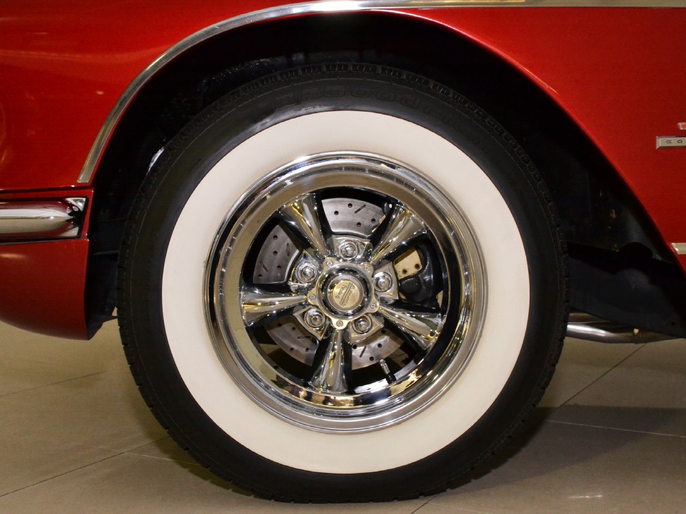 1961 Chevrolet Corvette Image 4