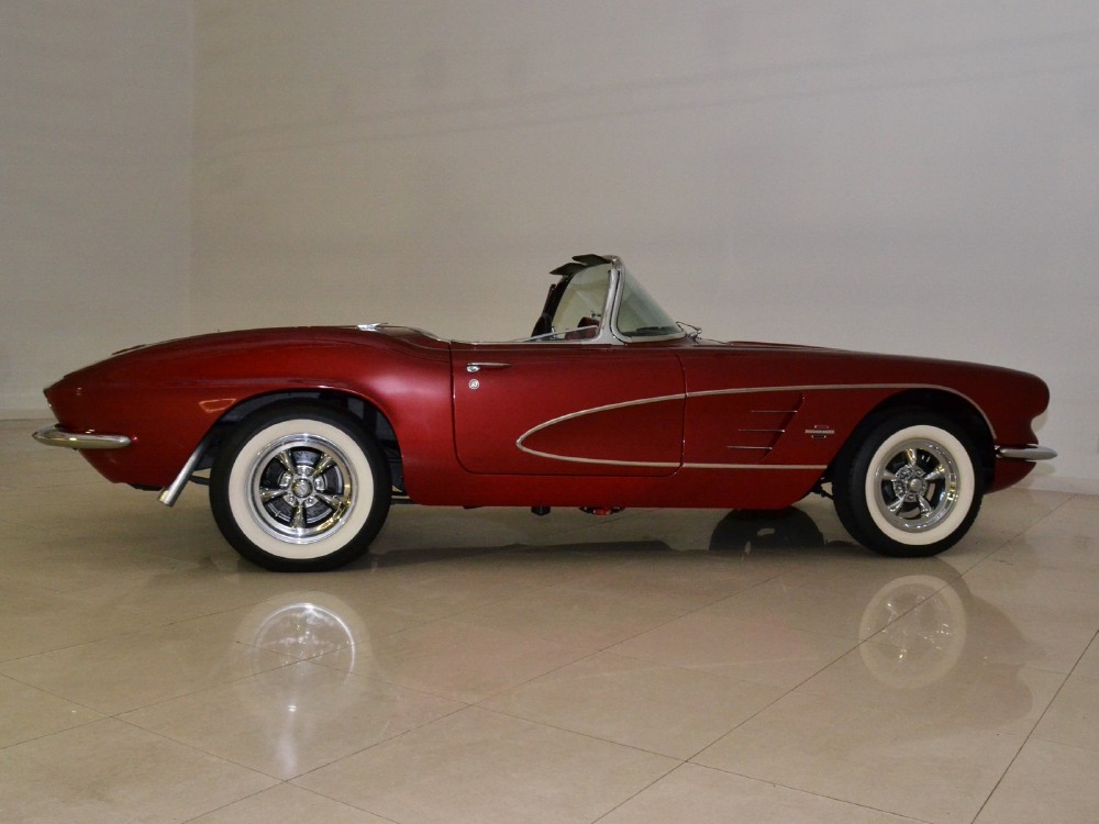 1961 Chevrolet Corvette Image 9