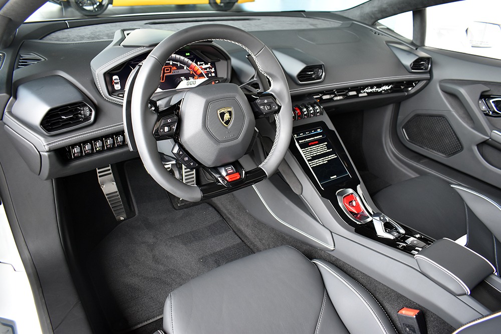 2020 Lamborghini Huracan Image 4