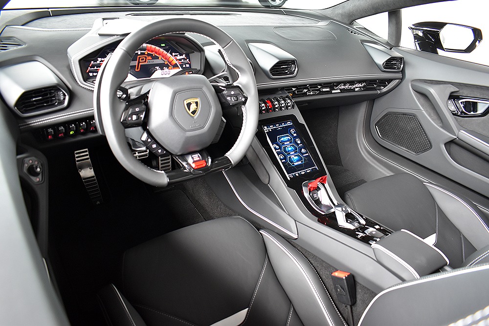 2020 Lamborghini Huracan Image 3