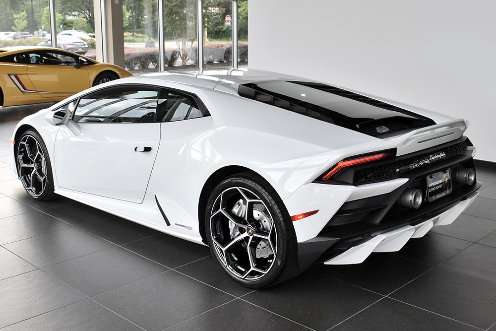 2020 Lamborghini Huracan Image 2