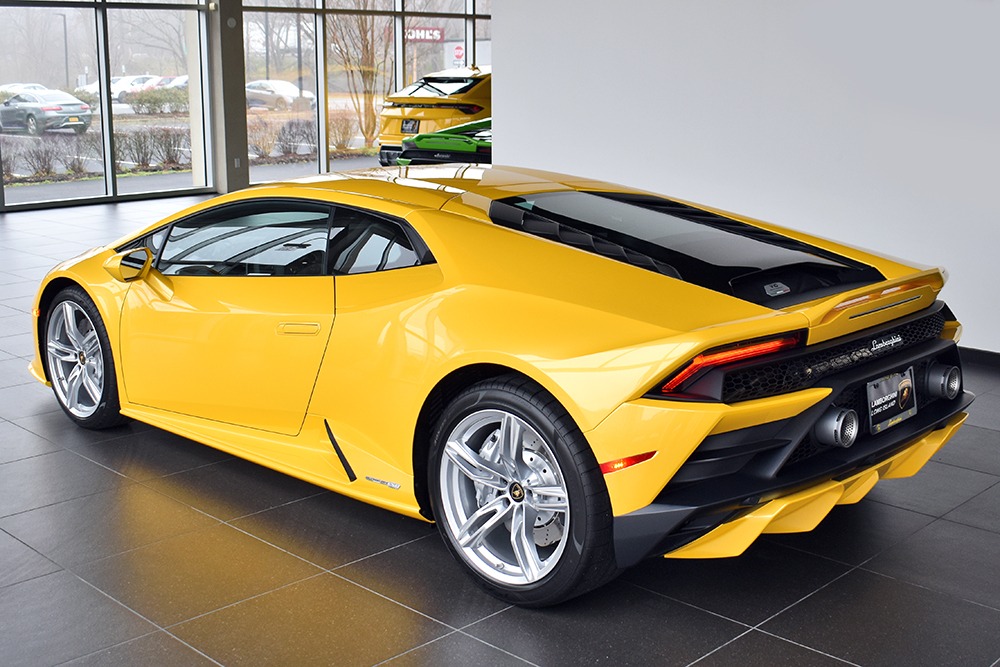 2021 Lamborghini Huracan Image 2