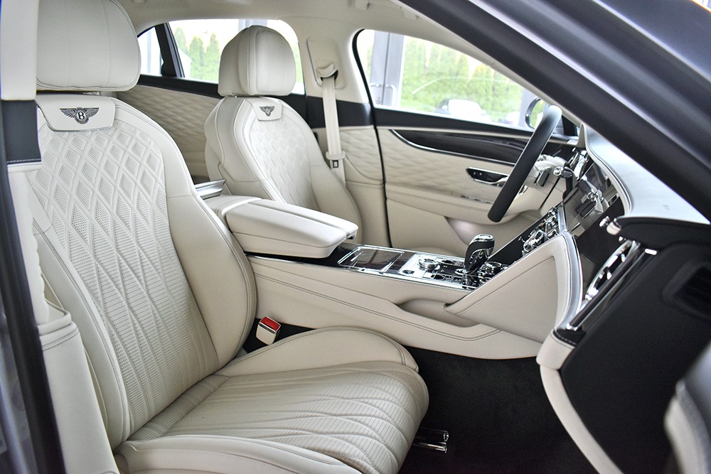 2021 Bentley Flying Spur Image 4