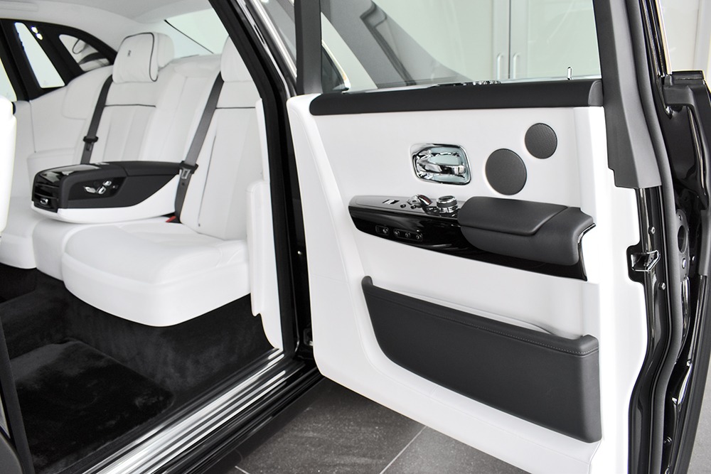 2021 Rolls-Royce Phantom Sedan Image 13