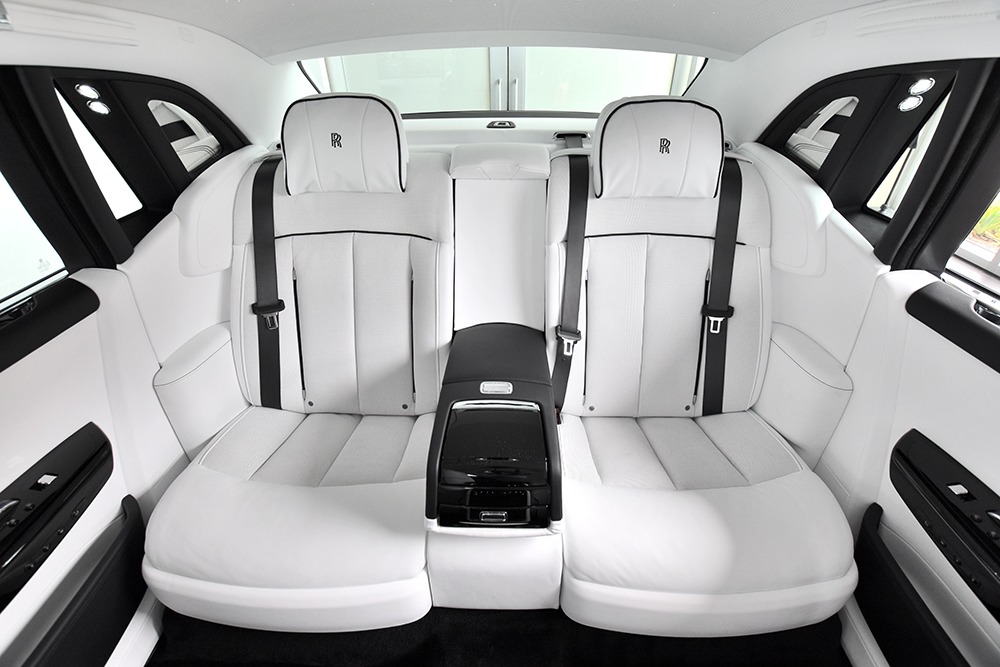 2021 Rolls-Royce Phantom Sedan Image 16