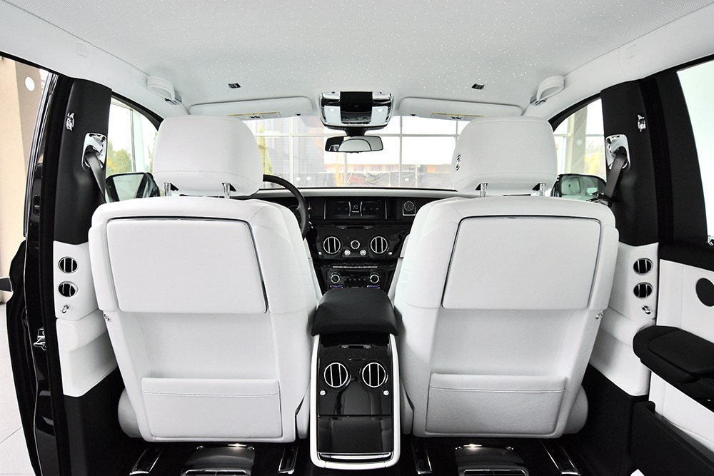 2021 Rolls-Royce Phantom Sedan Image 17